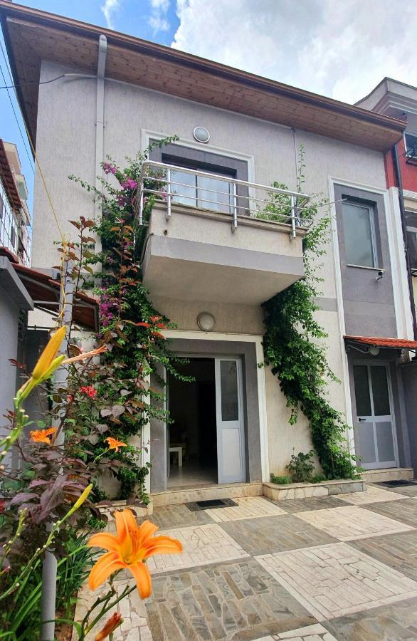 A Cheerful Villa With Free Parking Space Тирана Екстер'єр фото