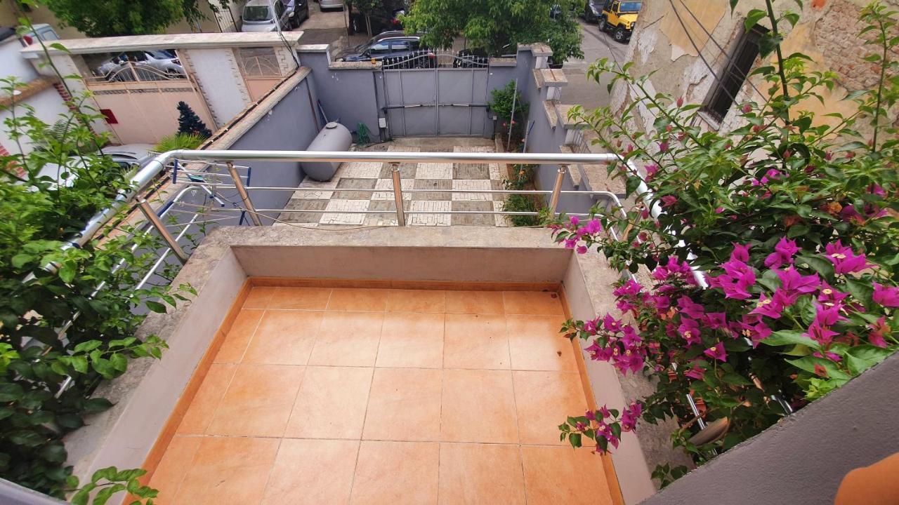 A Cheerful Villa With Free Parking Space Тирана Екстер'єр фото